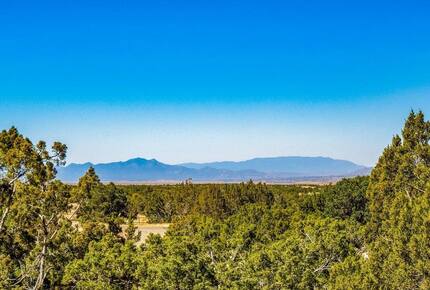 Desert Sanctuary with Designer Touches - Santa Fe, New Mexico
