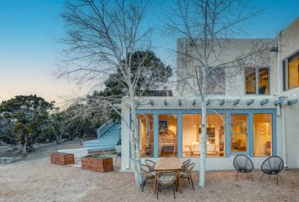 Desert Sanctuary with Designer Touches - Santa Fe, New Mexico