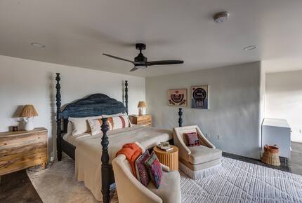 Desert Sanctuary with Designer Touches - Santa Fe, New Mexico