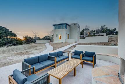 Desert Sanctuary with Designer Touches - Santa Fe, New Mexico
