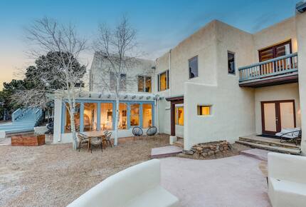 Desert Sanctuary with Designer Touches - Santa Fe, New Mexico