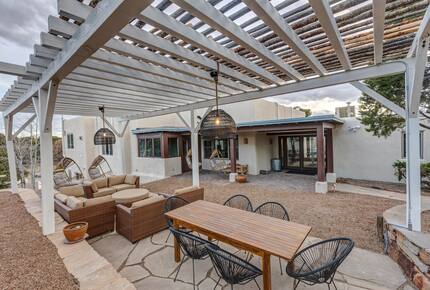 Desert Sanctuary with Designer Touches - Santa Fe, New Mexico