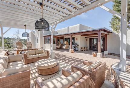 Desert Sanctuary with Designer Touches - Santa Fe, New Mexico
