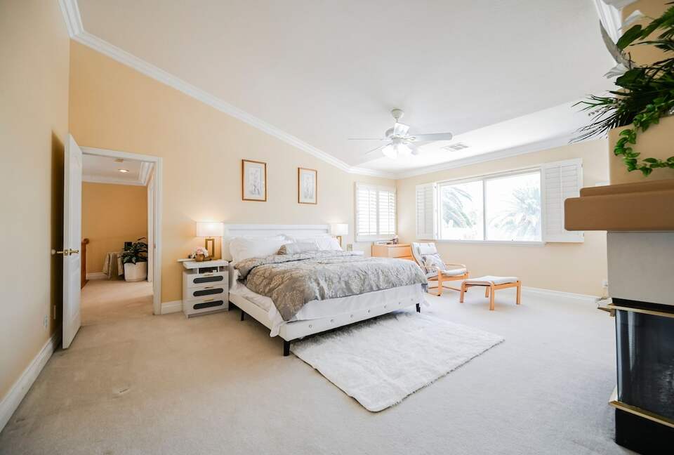 Refined Six-Bedroom Retreat Minutes from the Strip - Las Vegas, Nevada