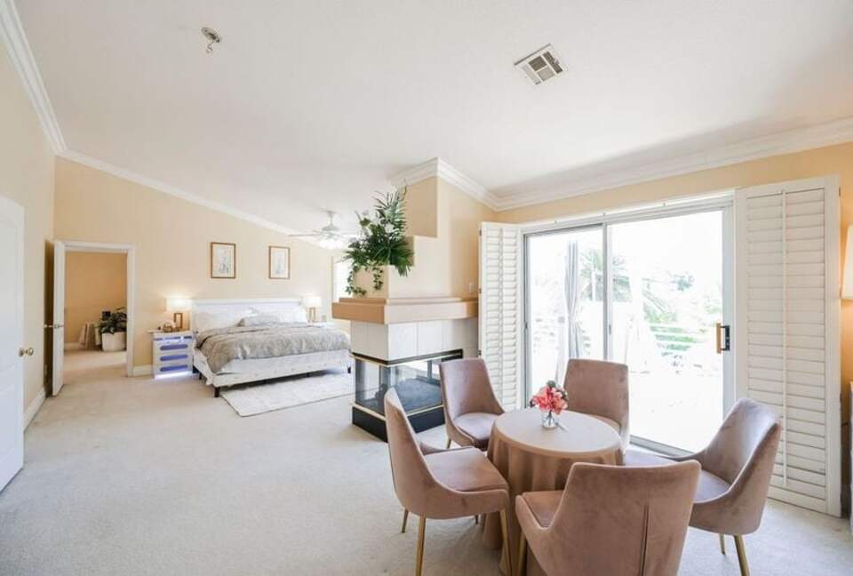 Refined Six-Bedroom Retreat Minutes from the Strip - Las Vegas, Nevada