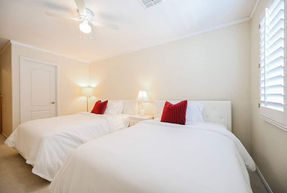 Refined Six-Bedroom Retreat Minutes from the Strip - Las Vegas, Nevada