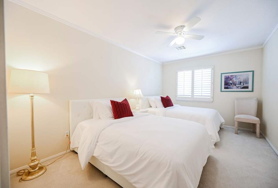 Refined Six-Bedroom Retreat Minutes from the Strip - Las Vegas, Nevada