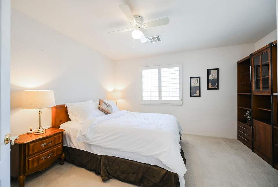 Refined Six-Bedroom Retreat Minutes from the Strip - Las Vegas, Nevada