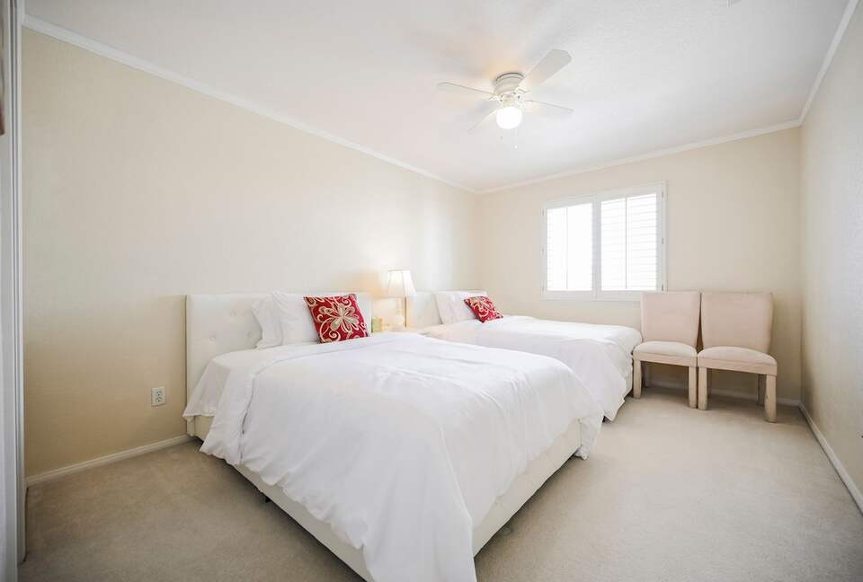 Refined Six-Bedroom Retreat Minutes from the Strip - Las Vegas, Nevada