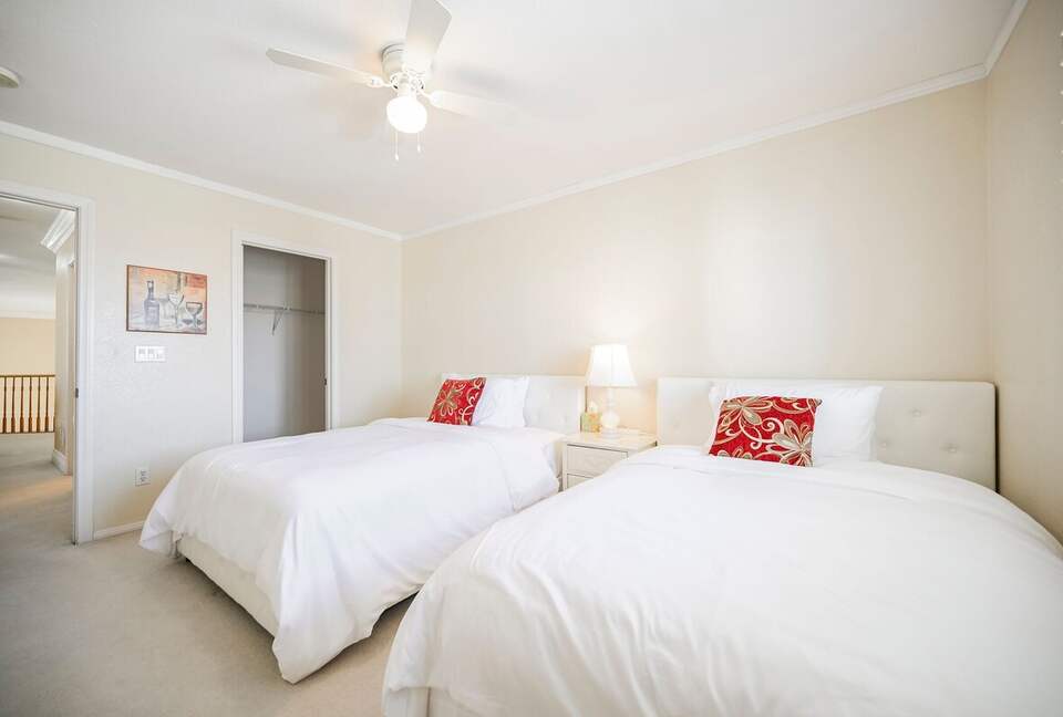 Refined Six-Bedroom Retreat Minutes from the Strip - Las Vegas, Nevada