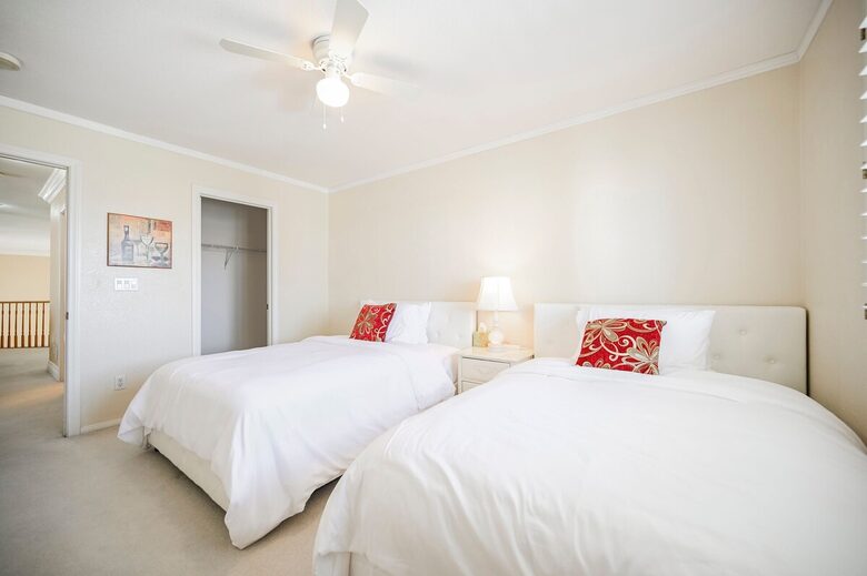 Refined Six-Bedroom Retreat Minutes from the Strip - Las Vegas, Nevada