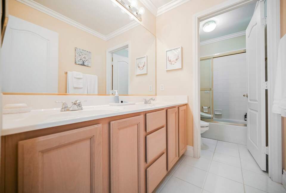 Refined Six-Bedroom Retreat Minutes from the Strip - Las Vegas, Nevada