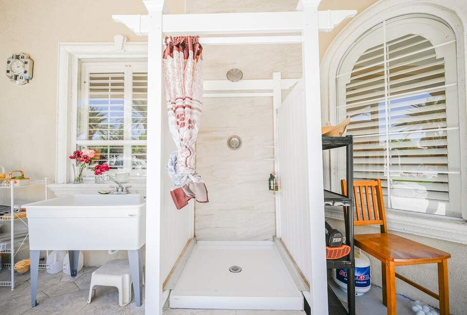 Refined Six-Bedroom Retreat Minutes from the Strip - Las Vegas, Nevada