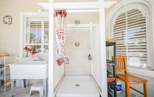 Waterfalls View Refined Six-Bedroom Retreat Minutes from the Strip - Las Vegas, Nevada