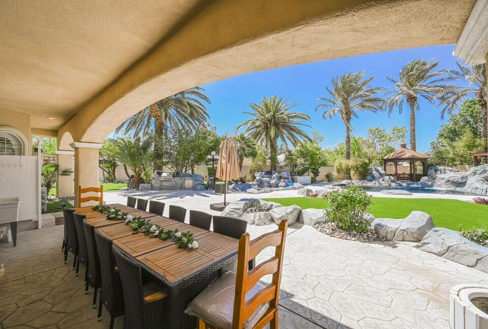 Refined Six-Bedroom Retreat Minutes from the Strip - Las Vegas, Nevada