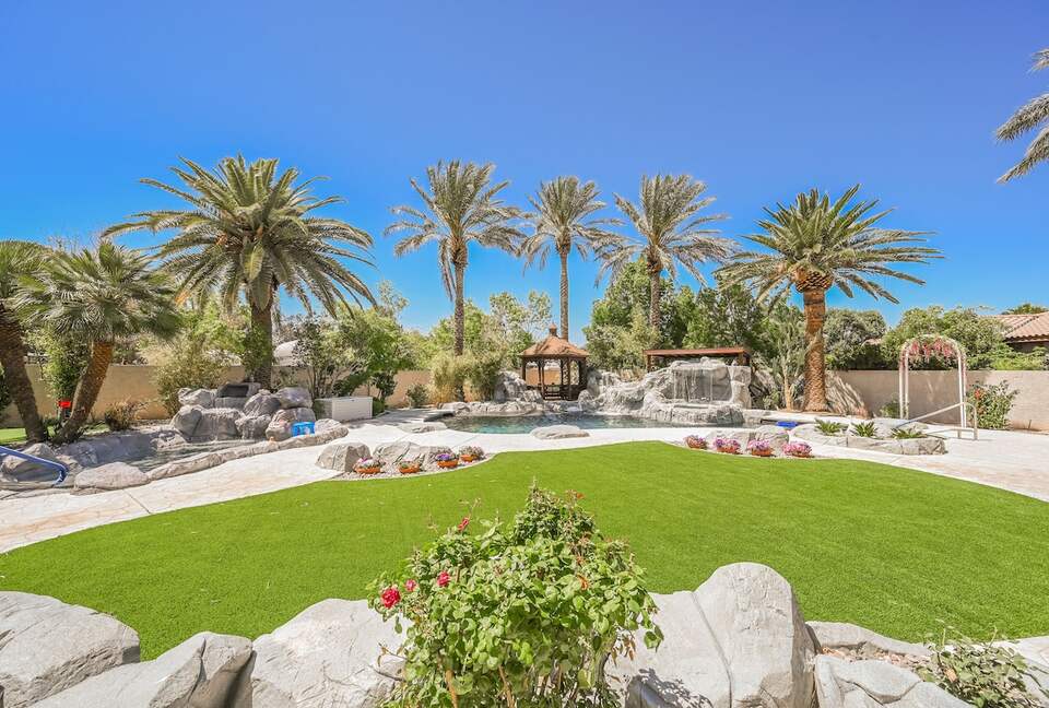 Refined Six-Bedroom Retreat Minutes from the Strip - Las Vegas, Nevada