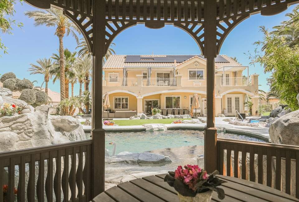 Refined Six-Bedroom Retreat Minutes from the Strip - Las Vegas, Nevada