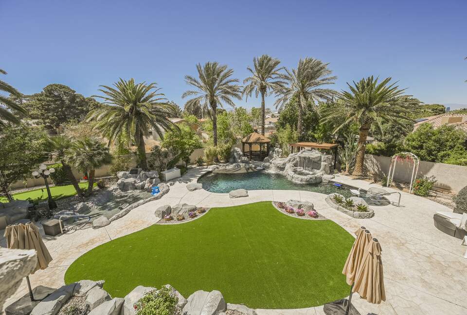 Refined Six-Bedroom Retreat Minutes from the Strip - Las Vegas, Nevada