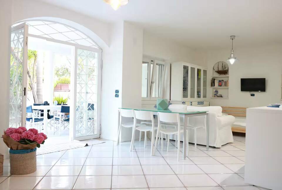 Graceful Family Villa Near the Amalfi Coast - Pontecagnano Faiano, Italy