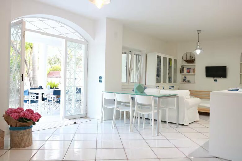 Graceful Family Villa Near the Amalfi Coast - Pontecagnano Faiano, Italy