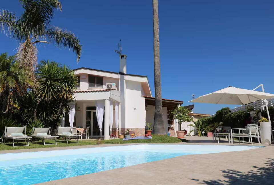 Graceful Family Villa Near the Amalfi Coast - Pontecagnano Faiano, Italy