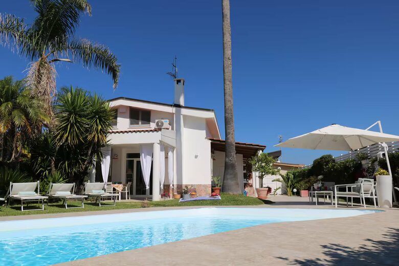 Graceful Family Villa Near the Amalfi Coast - Pontecagnano Faiano, Italy