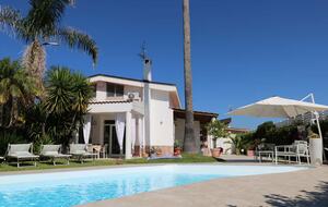Graceful Family Villa Near the Amalfi Coast - Pontecagnano Faiano, Italy