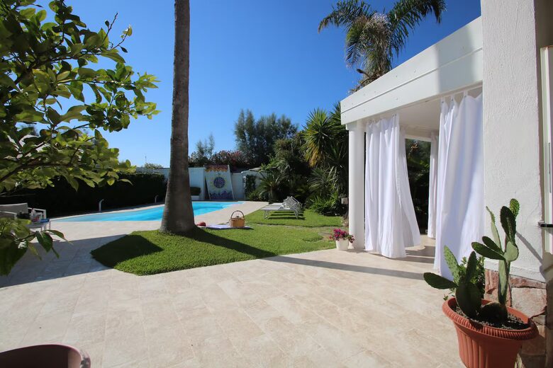 Graceful Family Villa Near the Amalfi Coast - Pontecagnano Faiano, Italy