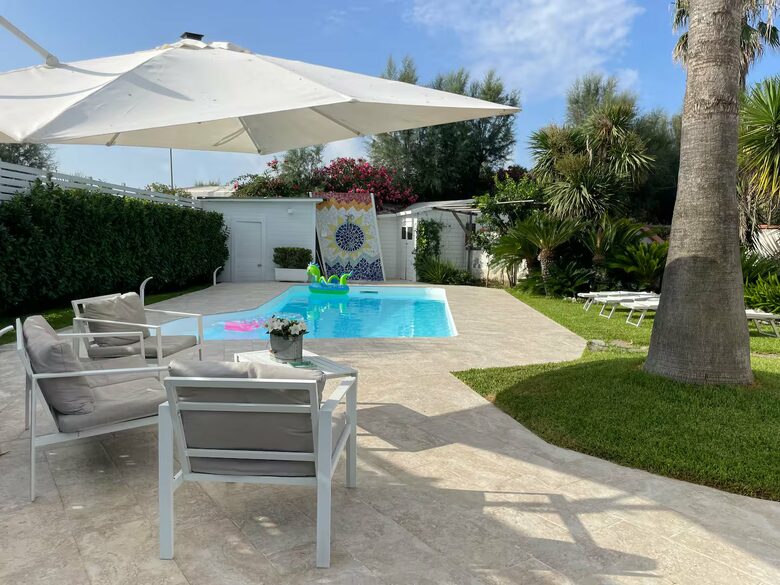 Graceful Family Villa Near the Amalfi Coast - Pontecagnano Faiano, Italy