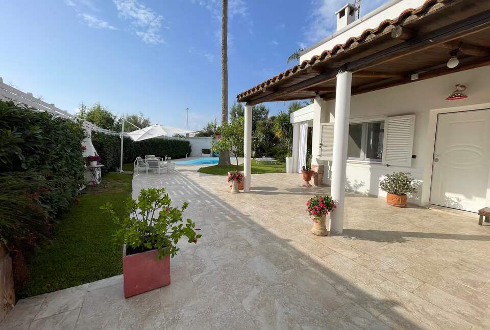 Graceful Family Villa Near the Amalfi Coast - Pontecagnano Faiano, Italy