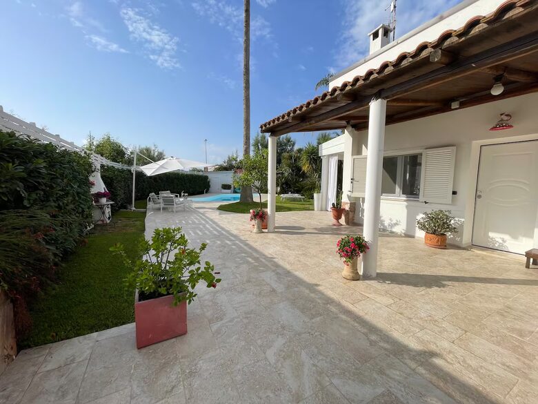 Graceful Family Villa Near the Amalfi Coast - Pontecagnano Faiano, Italy