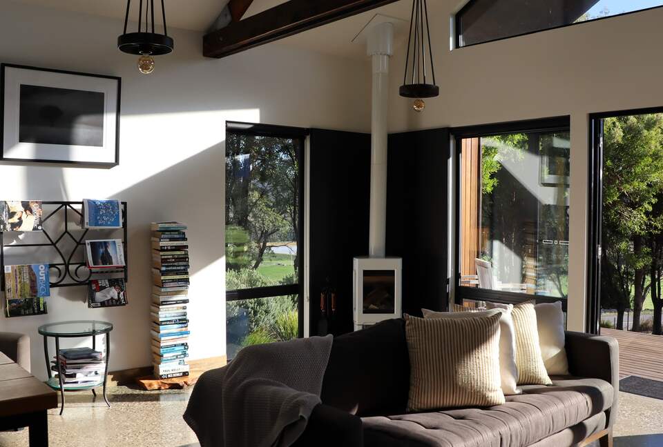 Hillside Retreat Among a Premier Tasmanian Olive Grove - Kellevie, Australia