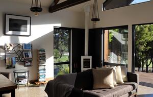 Hillside Retreat Among a Premier Tasmanian Olive Grove - Kellevie, Australia