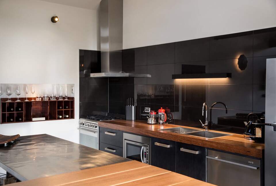 Hillside Retreat Among a Premier Tasmanian Olive Grove - Kellevie, Australia