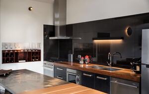 Hillside Retreat Among a Premier Tasmanian Olive Grove - Kellevie, Australia