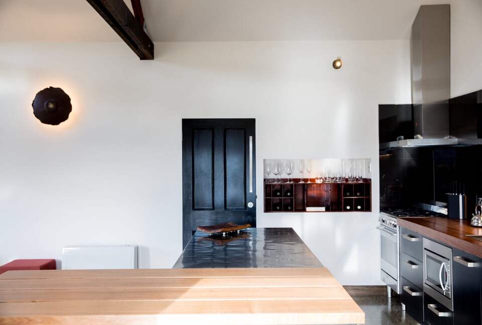 Hillside Retreat Among a Premier Tasmanian Olive Grove - Kellevie, Australia