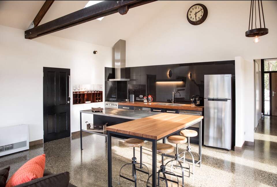 Hillside Retreat Among a Premier Tasmanian Olive Grove - Kellevie, Australia