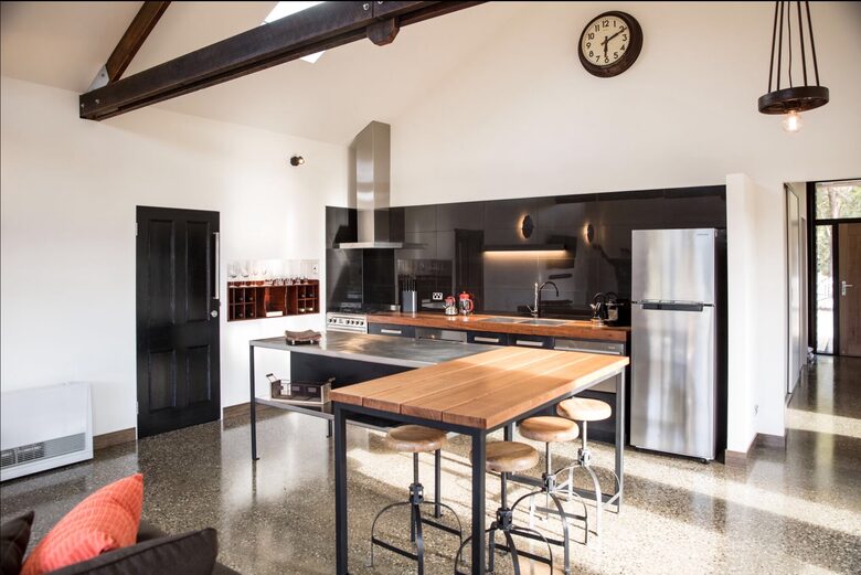 Hillside Retreat Among a Premier Tasmanian Olive Grove - Kellevie, Australia