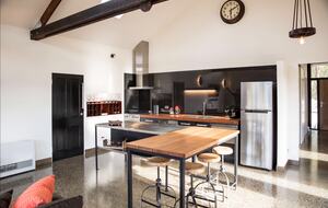 Hillside Retreat Among a Premier Tasmanian Olive Grove - Kellevie, Australia