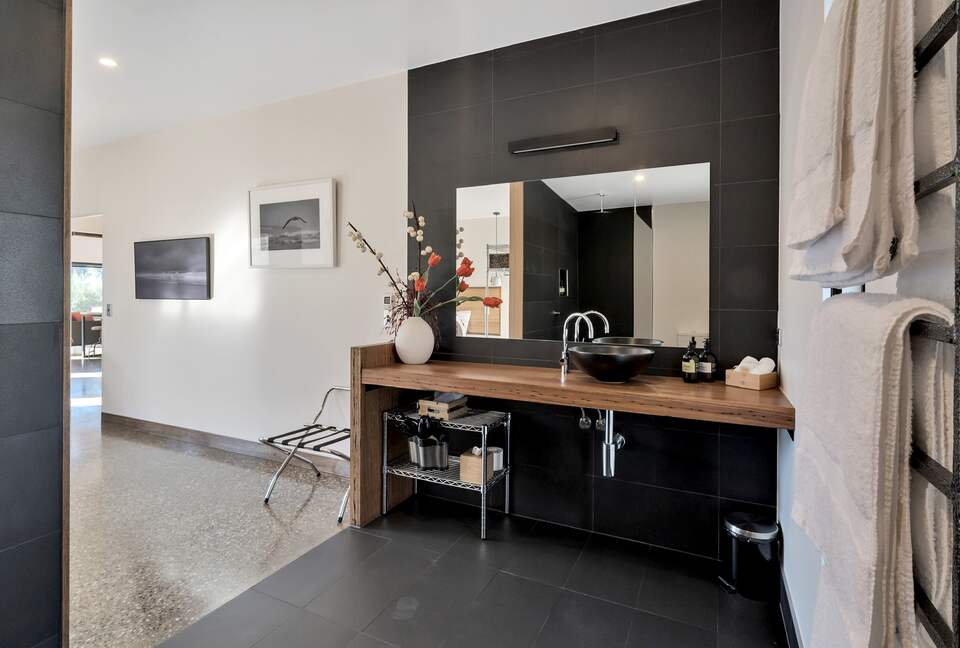 Hillside Retreat Among a Premier Tasmanian Olive Grove - Kellevie, Australia