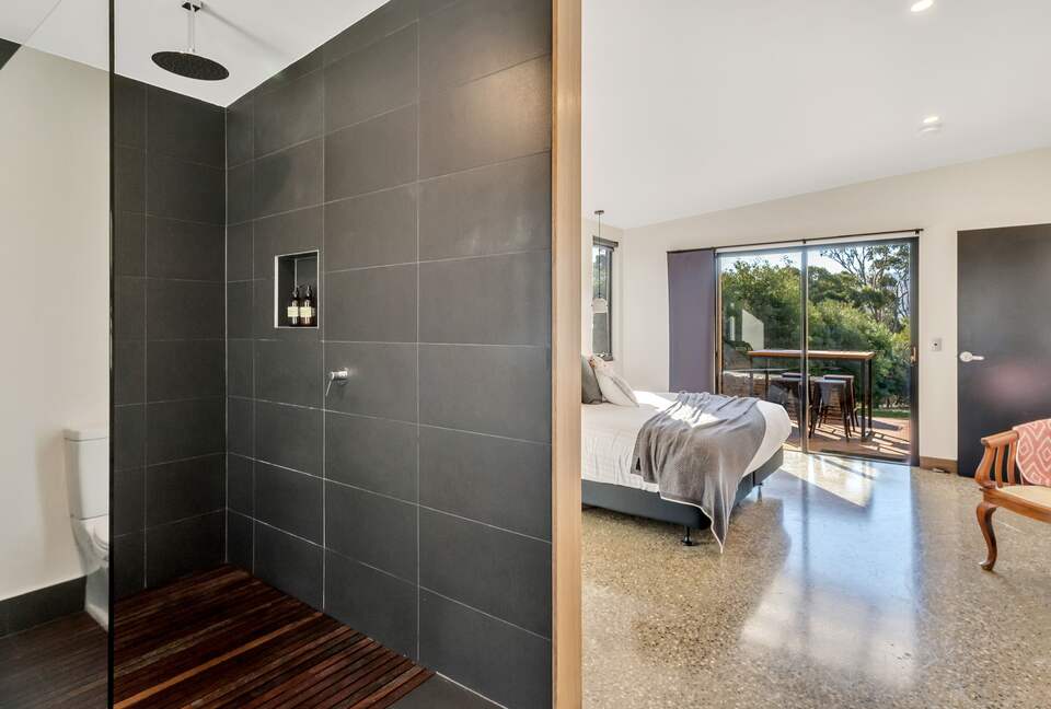 Hillside Retreat Among a Premier Tasmanian Olive Grove - Kellevie, Australia