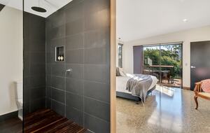 Hillside Retreat Among a Premier Tasmanian Olive Grove - Kellevie, Australia