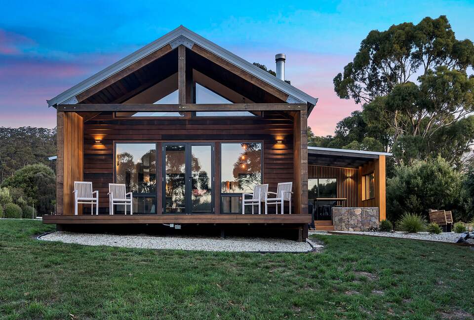 Hillside Retreat Among a Premier Tasmanian Olive Grove - Kellevie, Australia