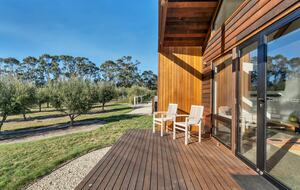 Hillside Retreat Among a Premier Tasmanian Olive Grove - Kellevie, Australia