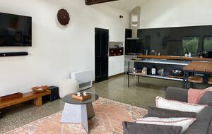 Hillside Retreat Among a Premier Tasmanian Olive Grove - Kellevie, Australia