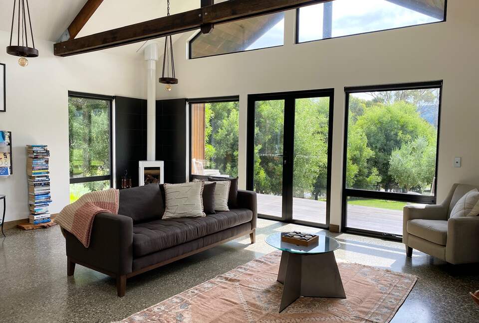 Hillside Retreat Among a Premier Tasmanian Olive Grove - Kellevie, Australia