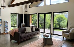 Hillside Retreat Among a Premier Tasmanian Olive Grove - Kellevie, Australia