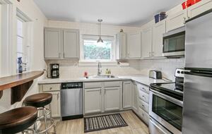 Charming Cottage Retreat with Lake Access in Fontana - Fontana-on-Geneva Lake, Wisconsin