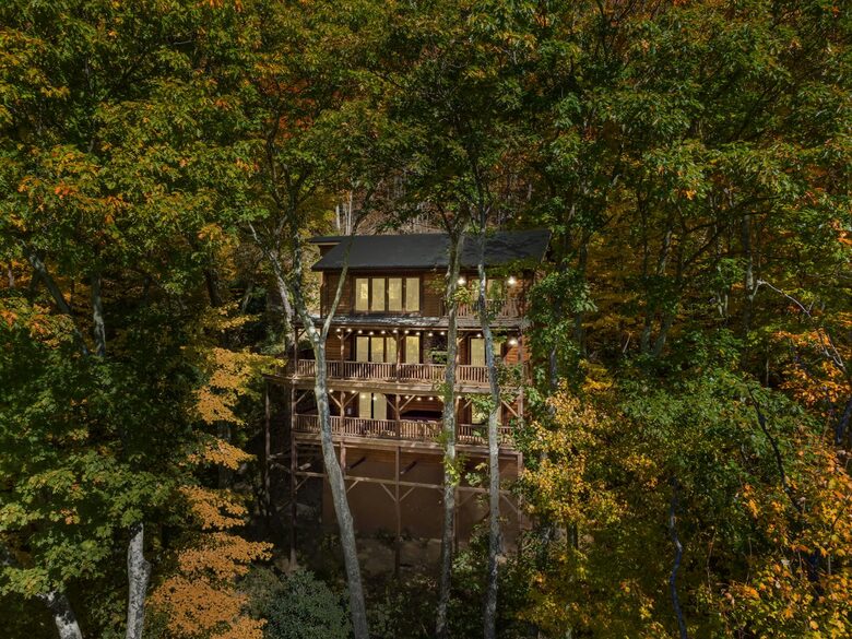 Quintess Collection - Timberline Lodge - Seven Devils, North Carolina