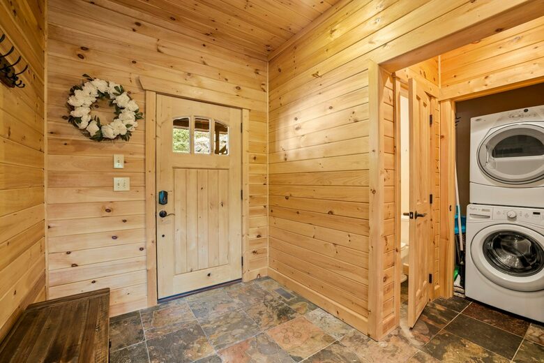 Quintess Collection - Timberline Lodge - Seven Devils, North Carolina